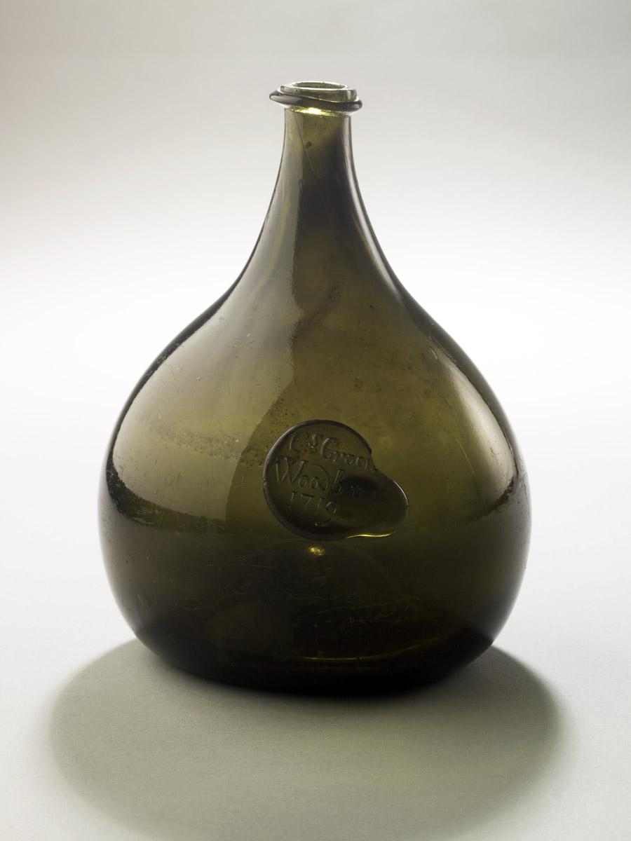 1961.1332 Wine bottle