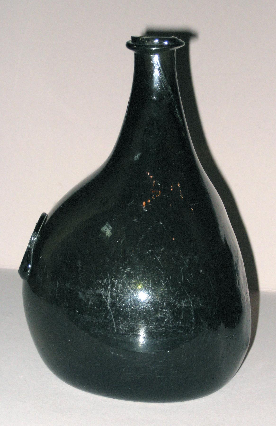 1961.1332 Wine bottle (side view)