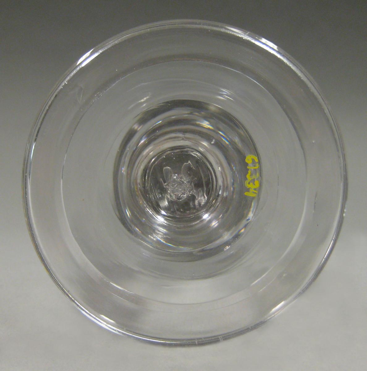 1961.1334 Wineglass underside