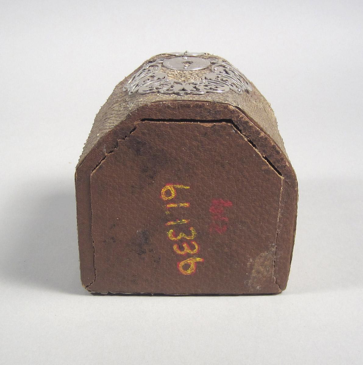 1961.1336 Tea Caddy underside