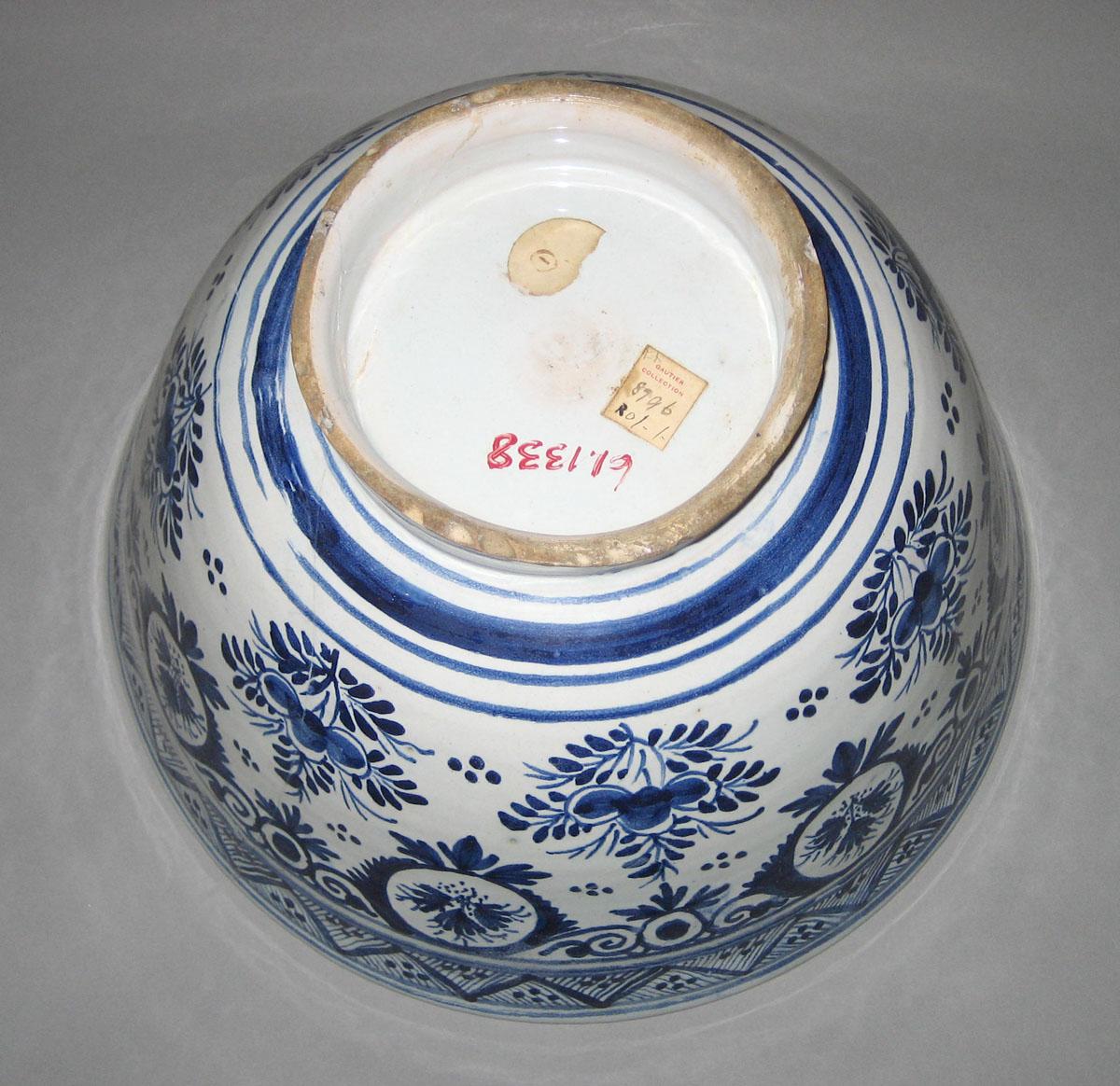 1961.1338 Delft punch bowl bottom
