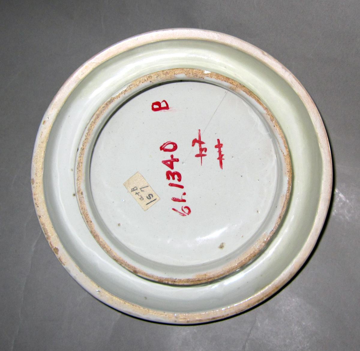 1964.1340 B Delft flower container lid underside