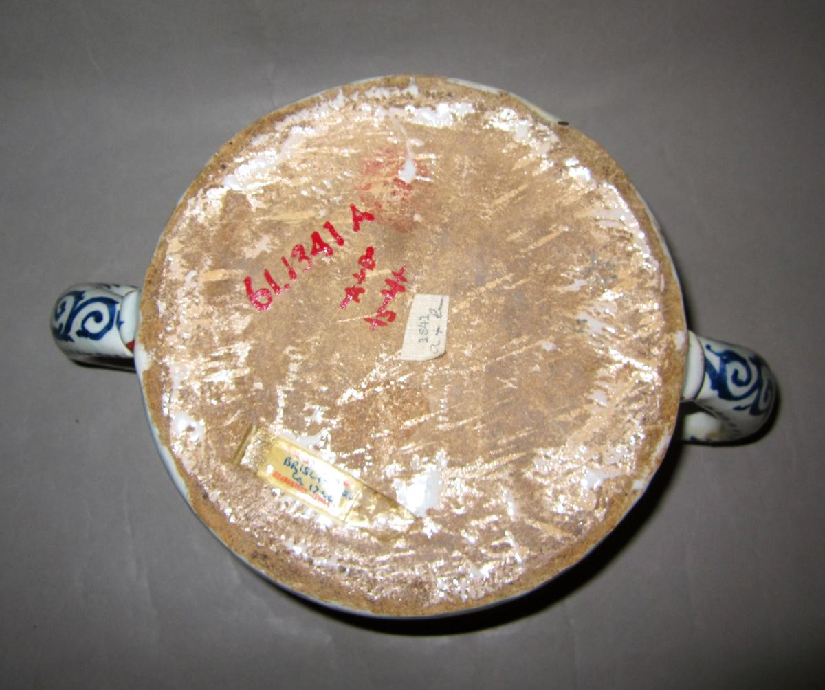 1961.1341 A Delft jar underside