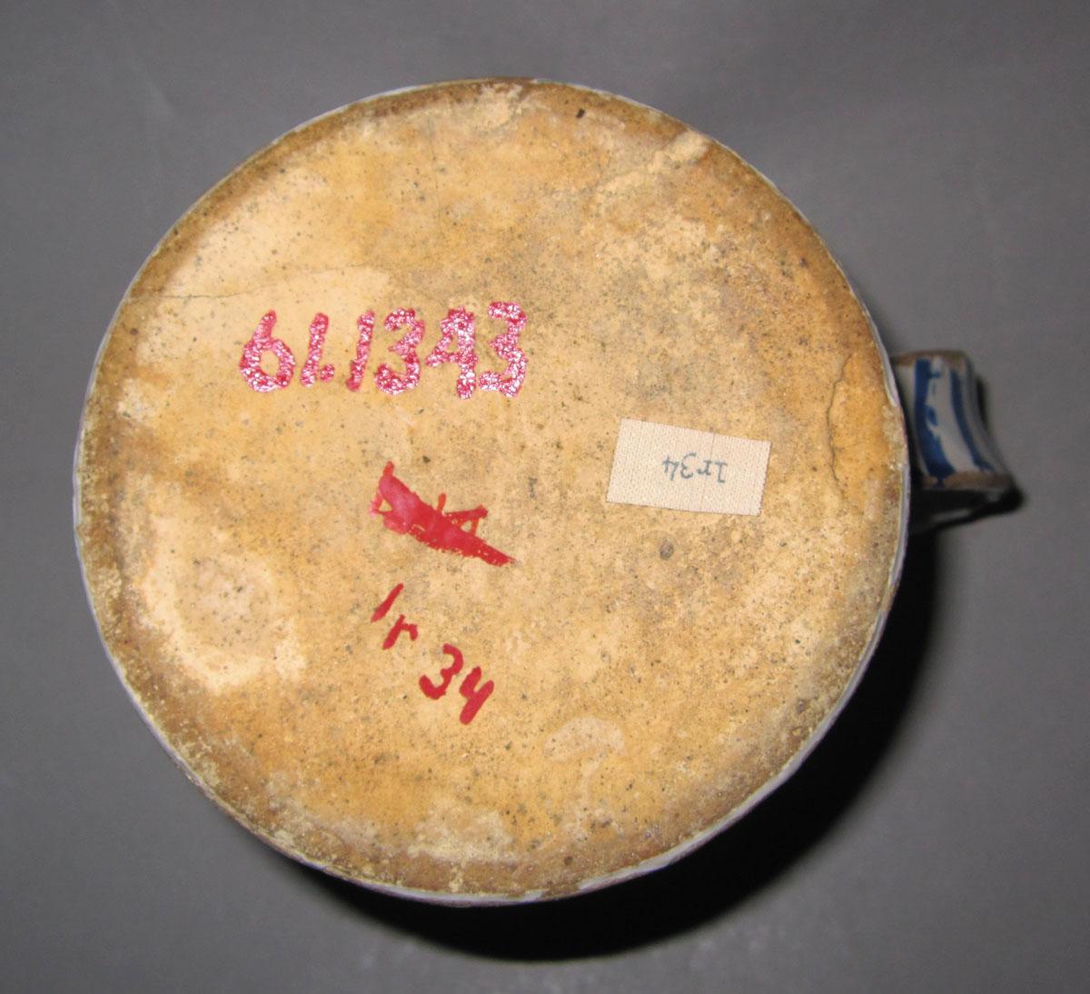 1961.1343 Delft mug underside