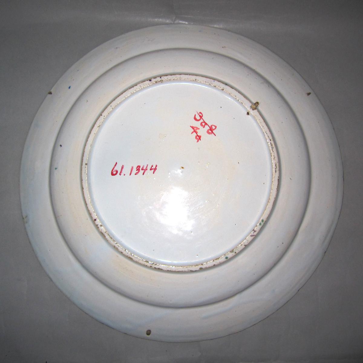 1961.1344 Delft dish underside