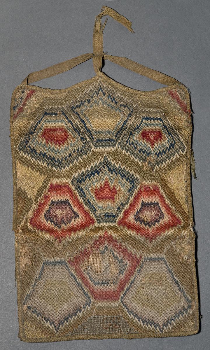 1961.1357 Pocketbook, Pattern
