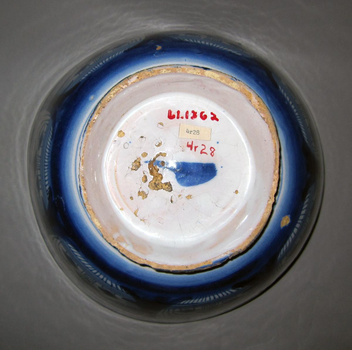 1961.1362 Delft bowl underside