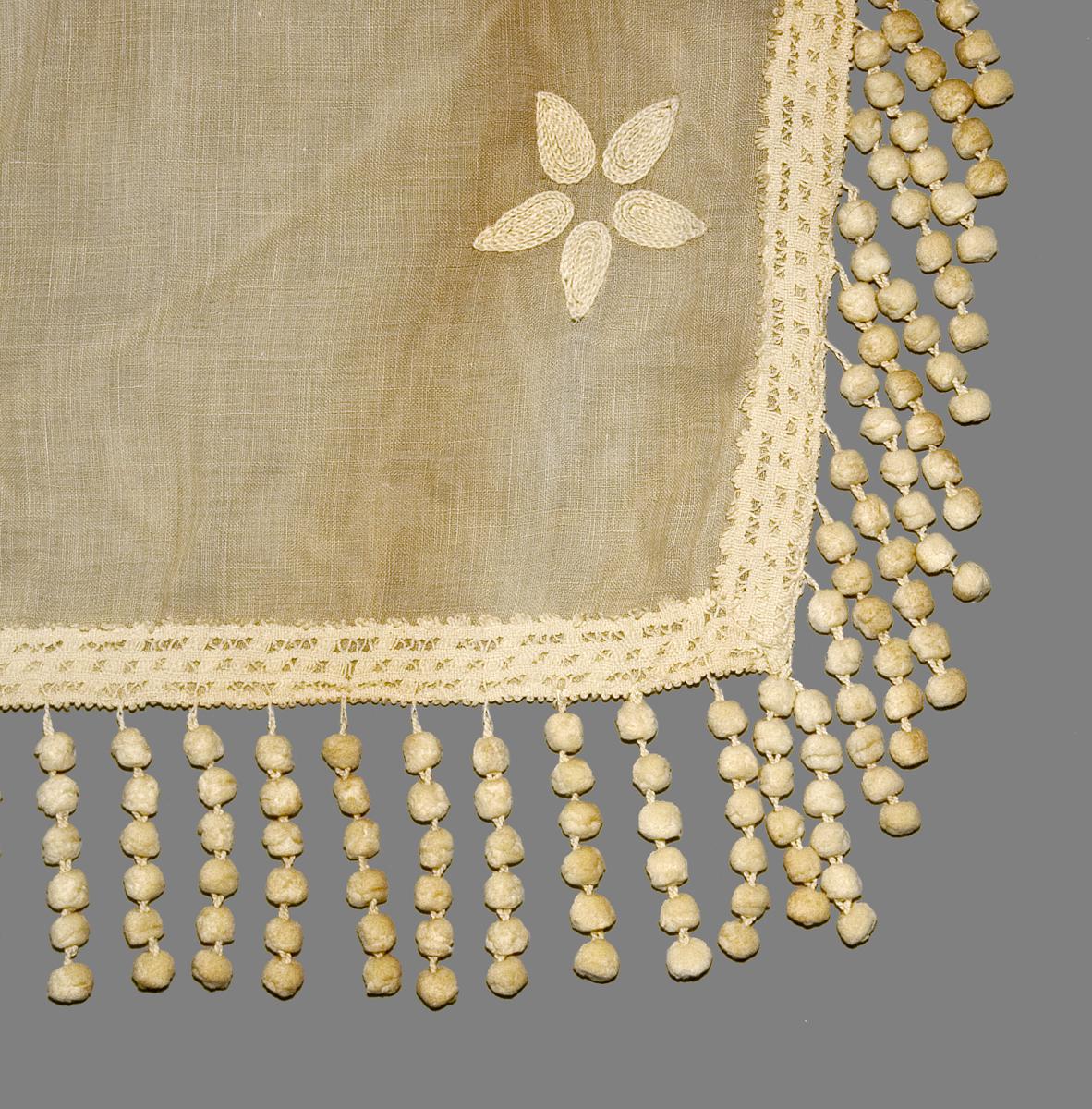 1951.0016 A Window Hanging, Valance, Edge Detail #2