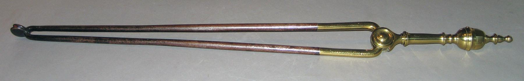 1961.1419 Tongs