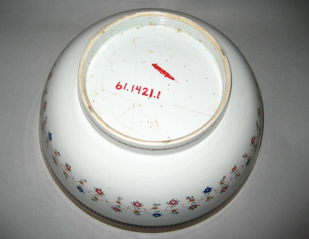 1961.1421.001 Punch bowl underside