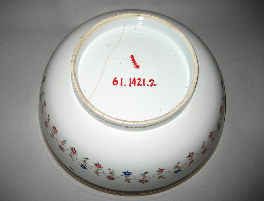 1961.1421.002 Punch bowl underside