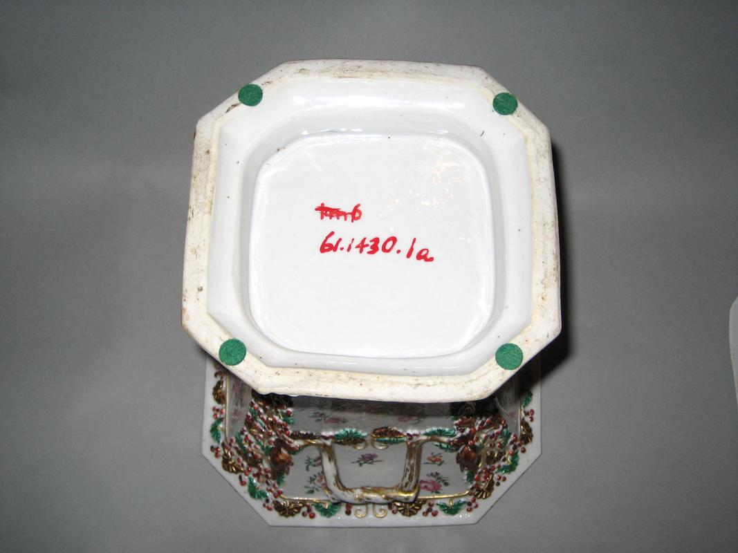 1961.1430.012 Bough Pot underside