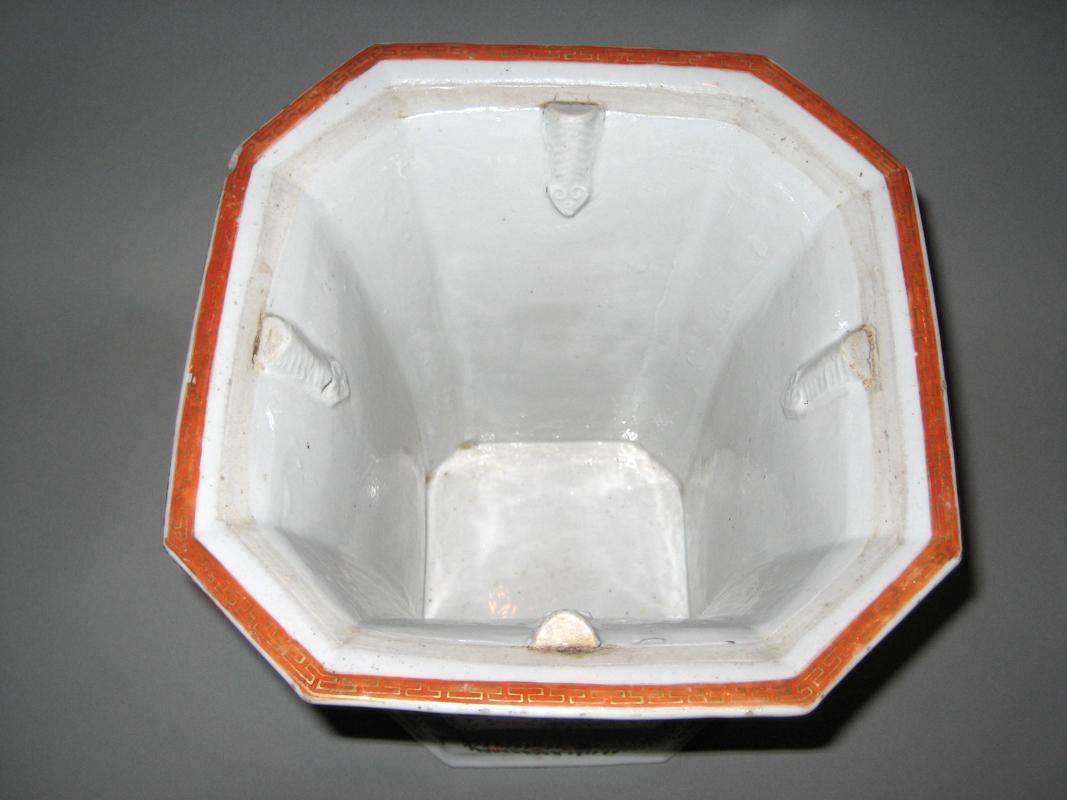 1961.1430.002 Bough Pot interior