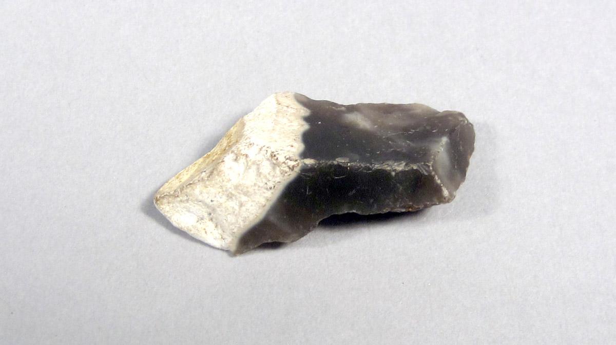 1961.1431 Flint and steel, flint rock