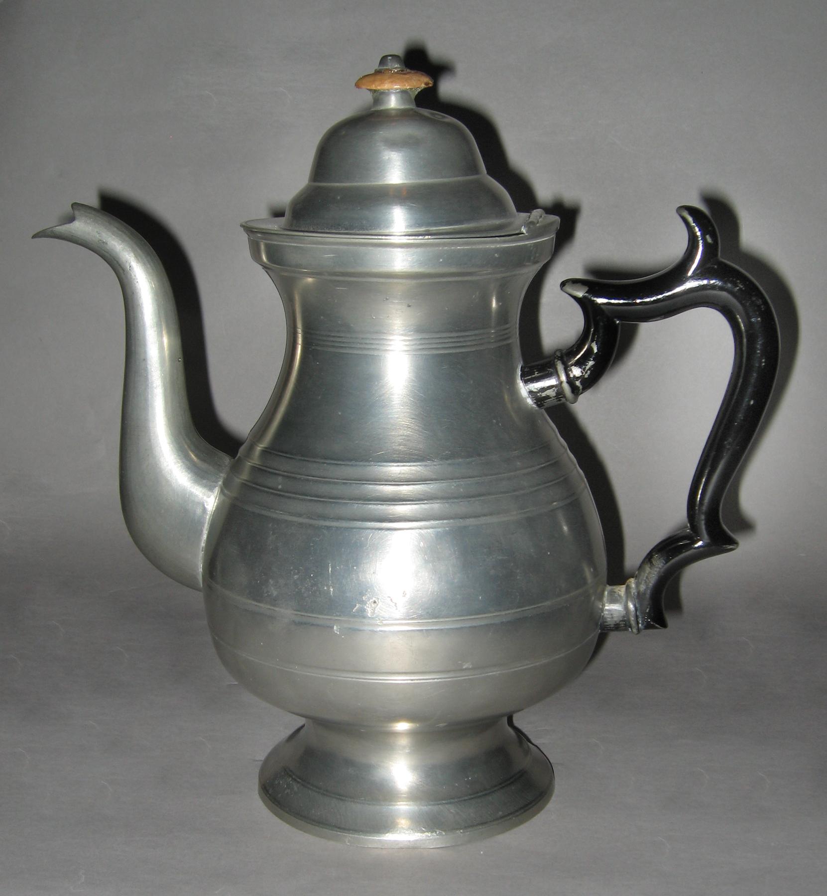 1955.0053 Pewter teapot or coffeepot