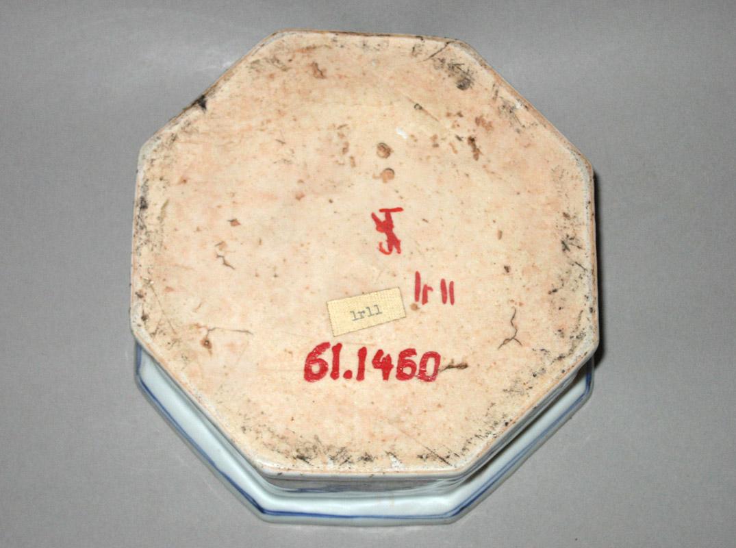1961.1460 Inkstand underside