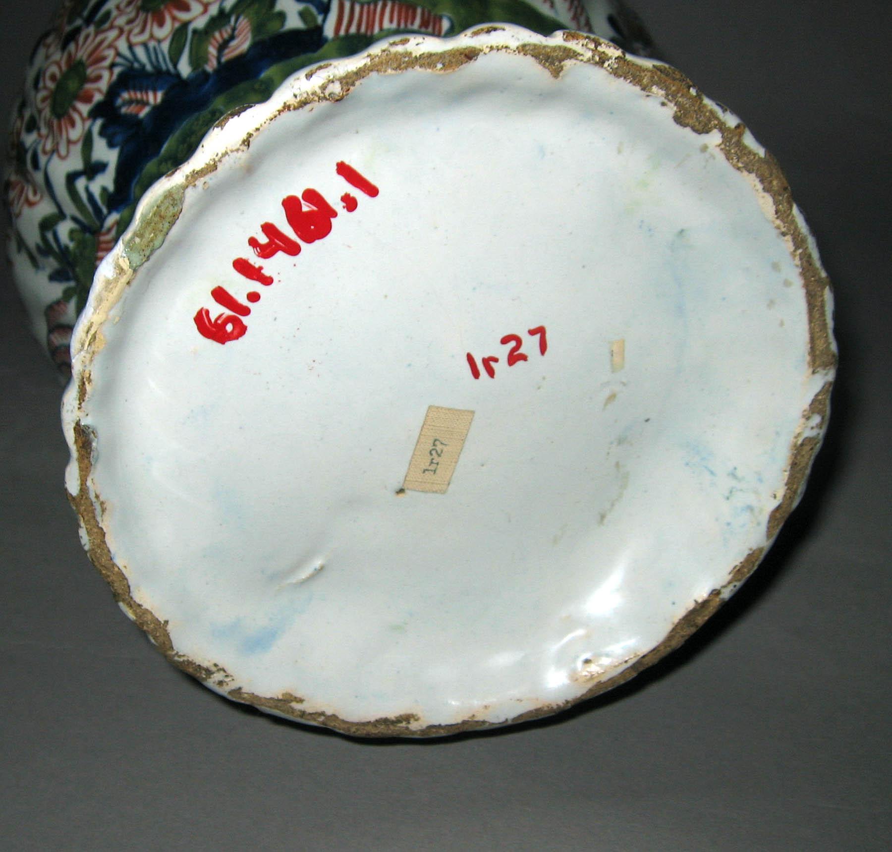 1961.1461.001 Delftware vase (underside)