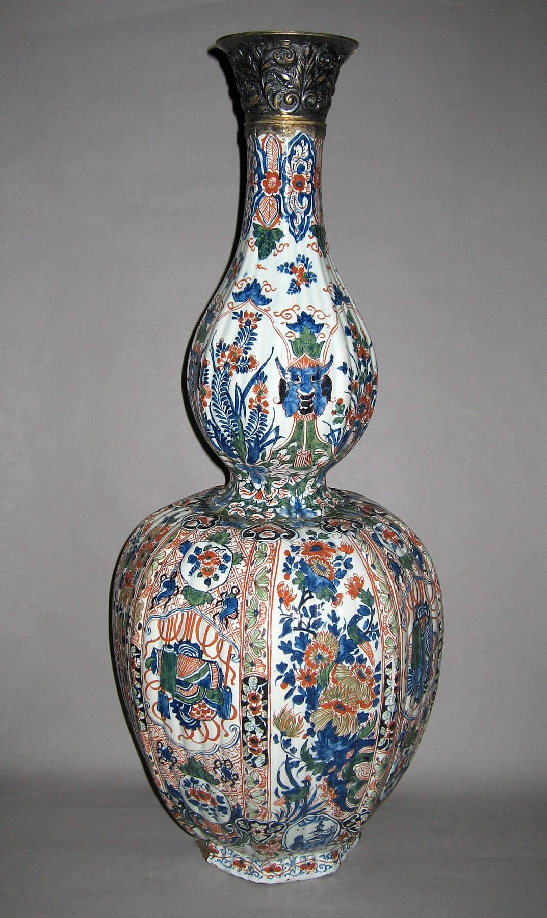 1961.1462 Earthenware vase