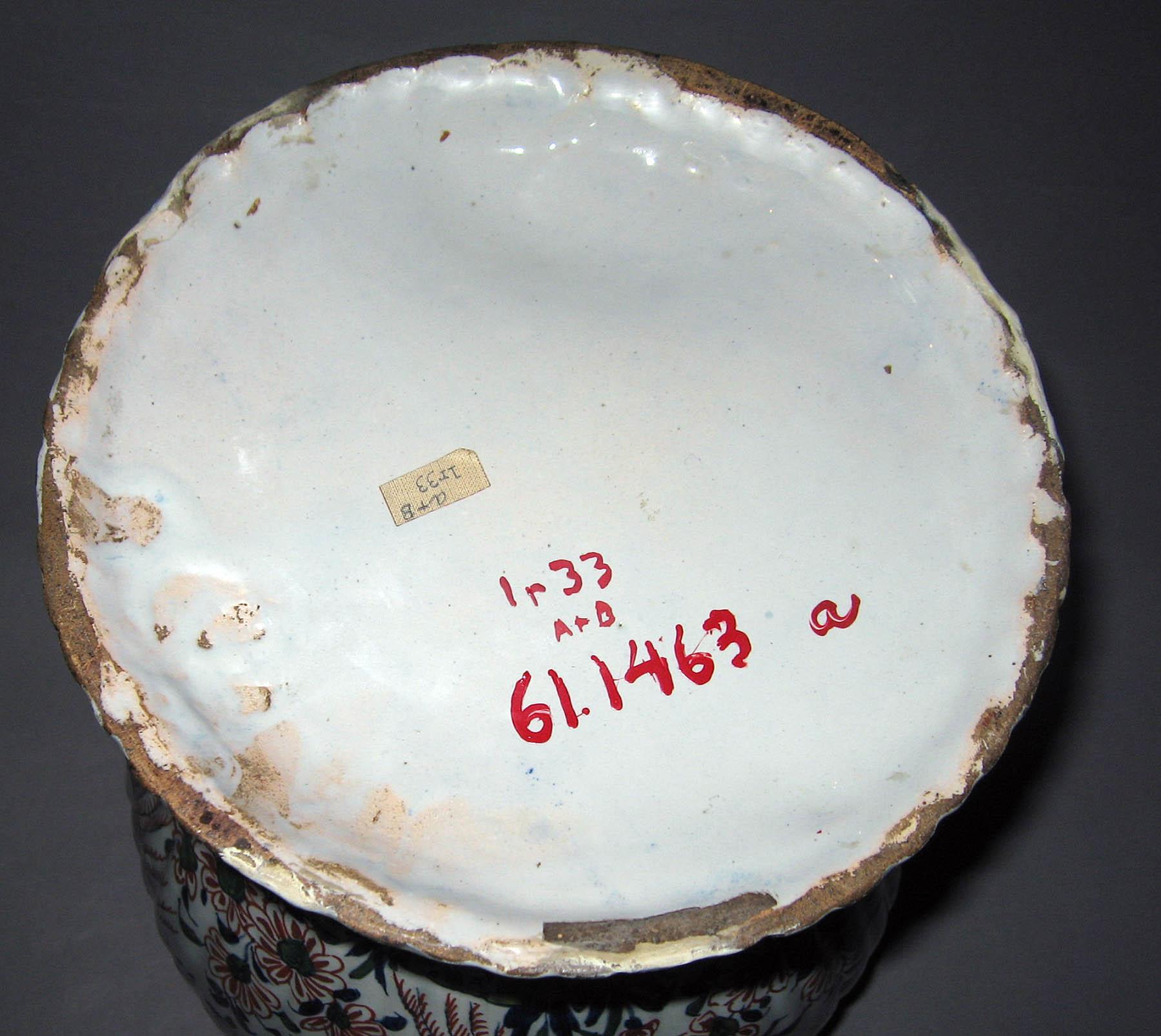 1961.1463 A Delftware jar (underside)