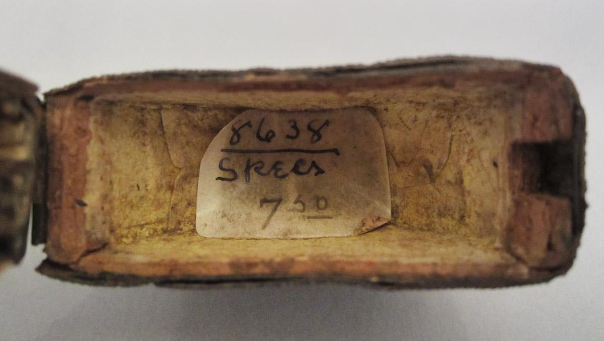 1961.1478 A Pince-nez case, inscription