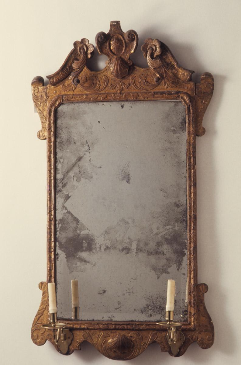 1961.1528 Looking glass or mirror