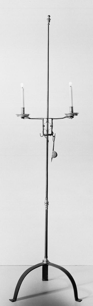 1961.1547 Candlestand