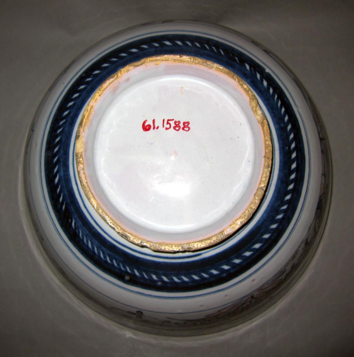 1961.1588 Delft bowl underside