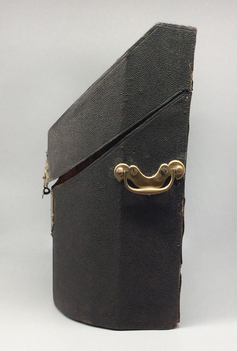 1955.0058.001 Knife box, view 2