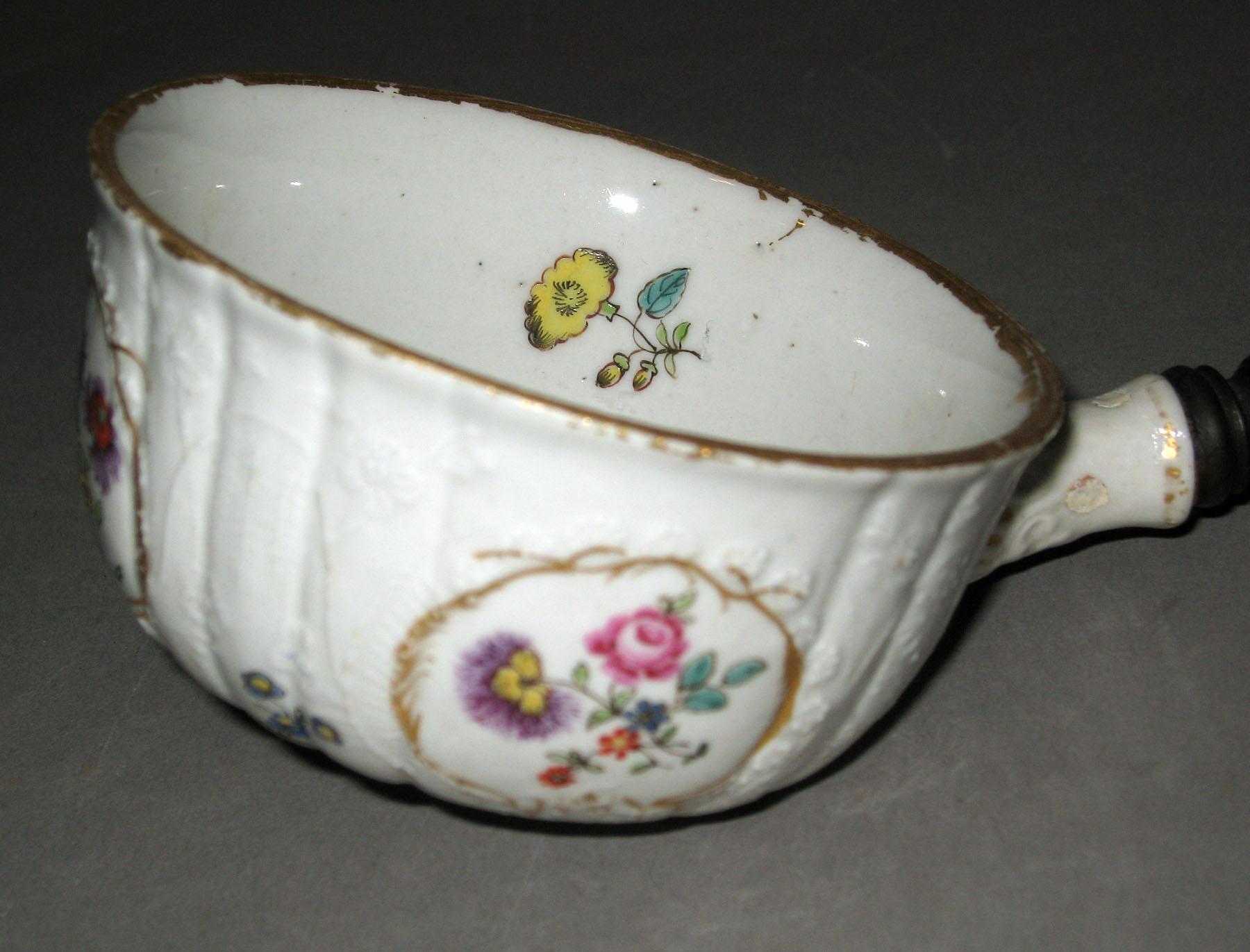 1961.1590.001 Porcelain ladle bowl