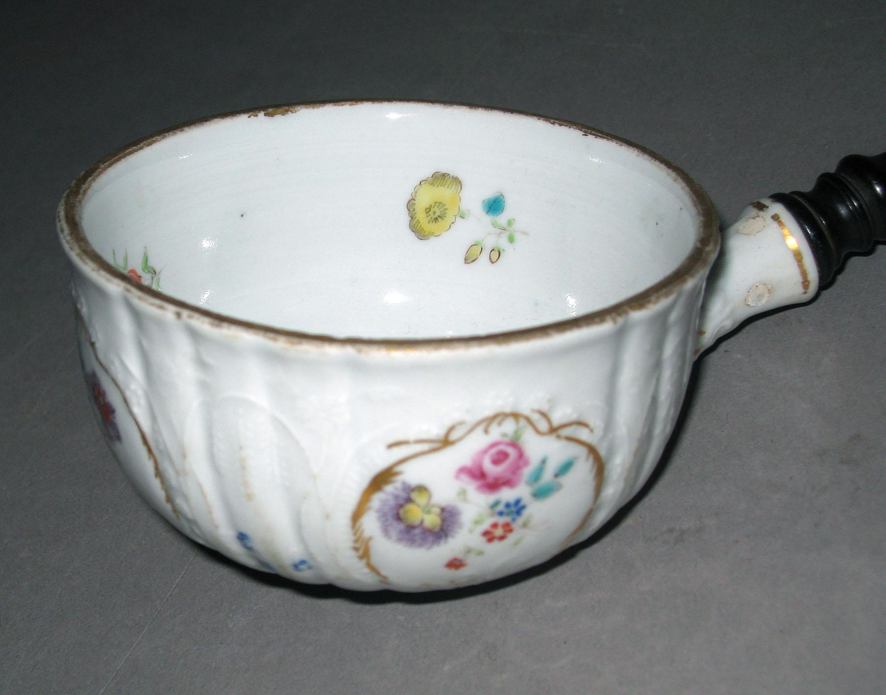 1961.1590.002 Porcelain ladle bowl