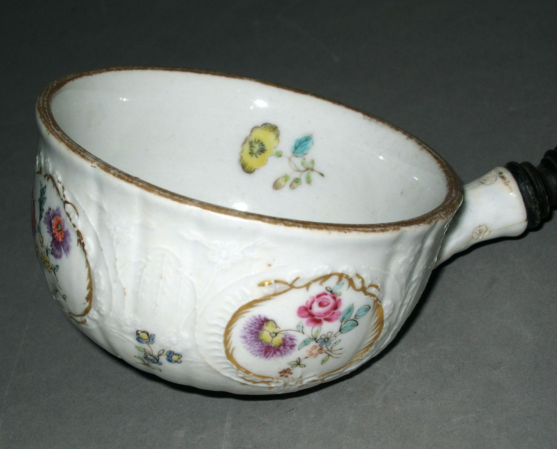 1961.1590.003 Porcelain ladle bowl