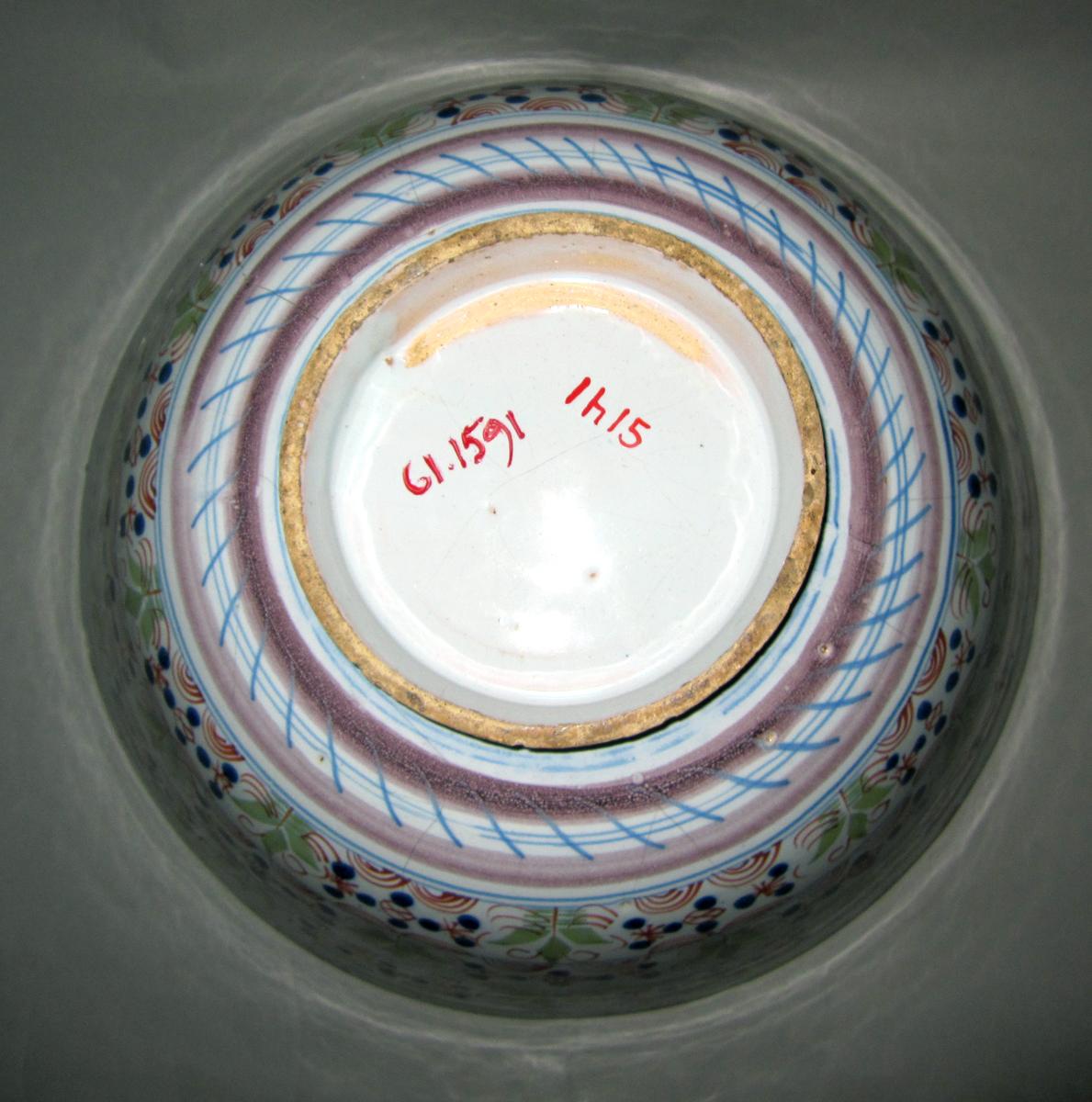 1961.1591 Delft bowl underside