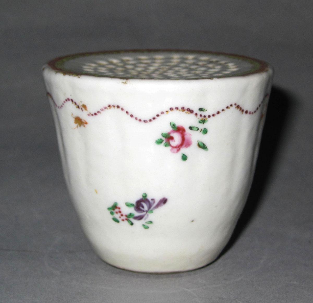1961.1595 Porcelain pounce pot