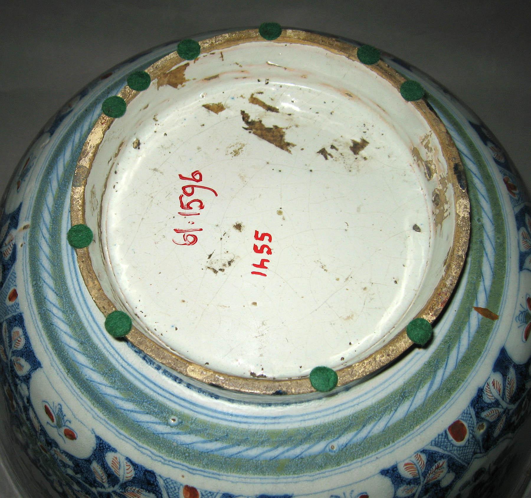 1961.1596 Delftware punch bowl (underside)