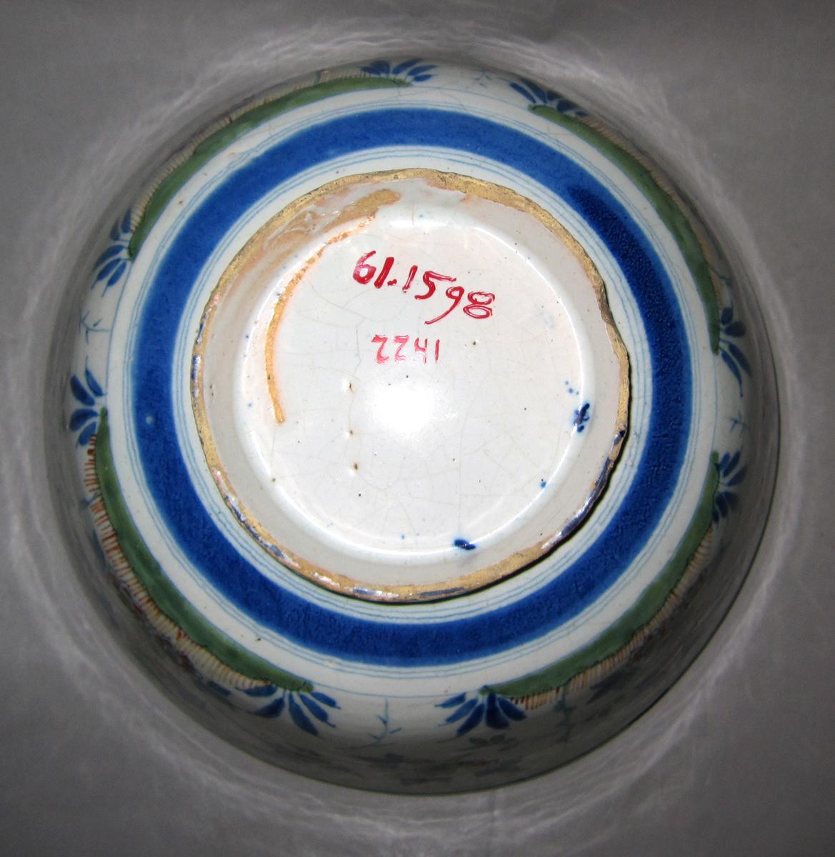 1961.1598 Delft bowl underside