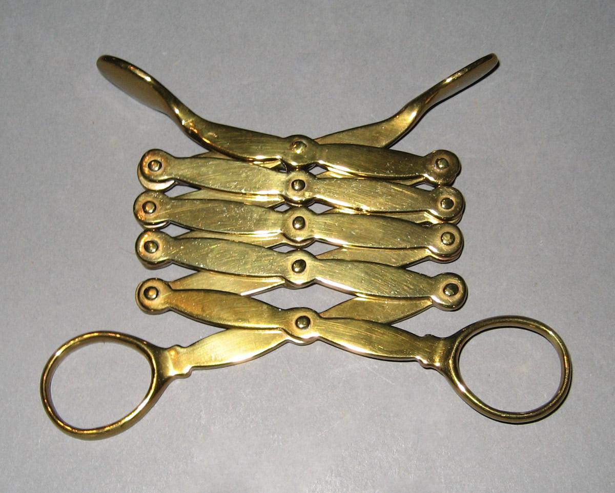 1961.1603 Tongs