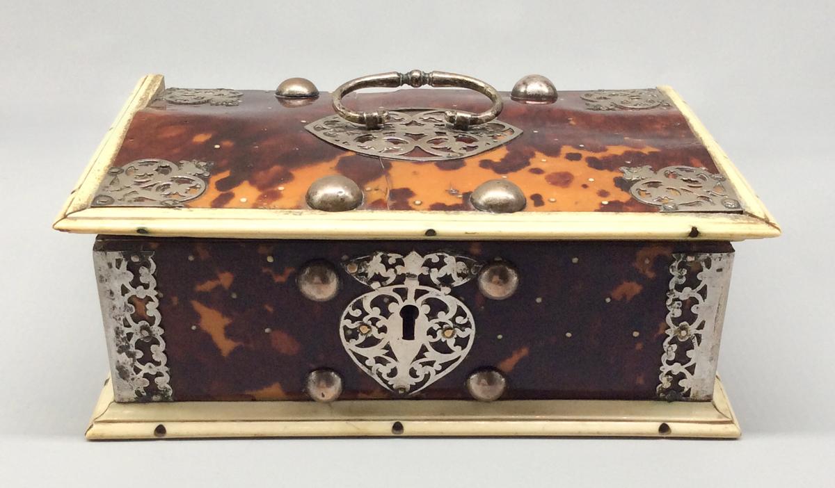 1961.1614 Box, view 1