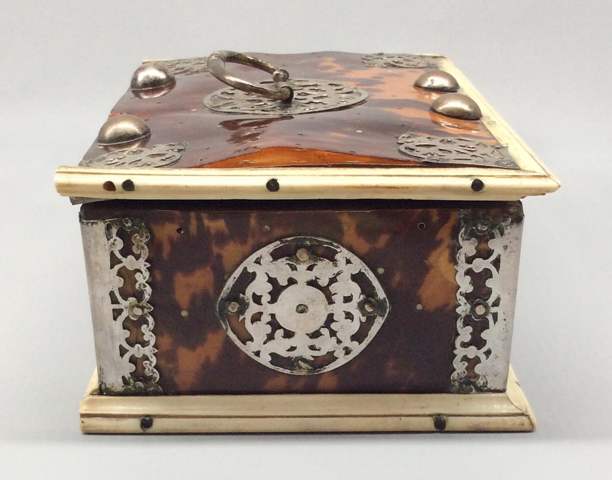 1961.1614 Box, view 2