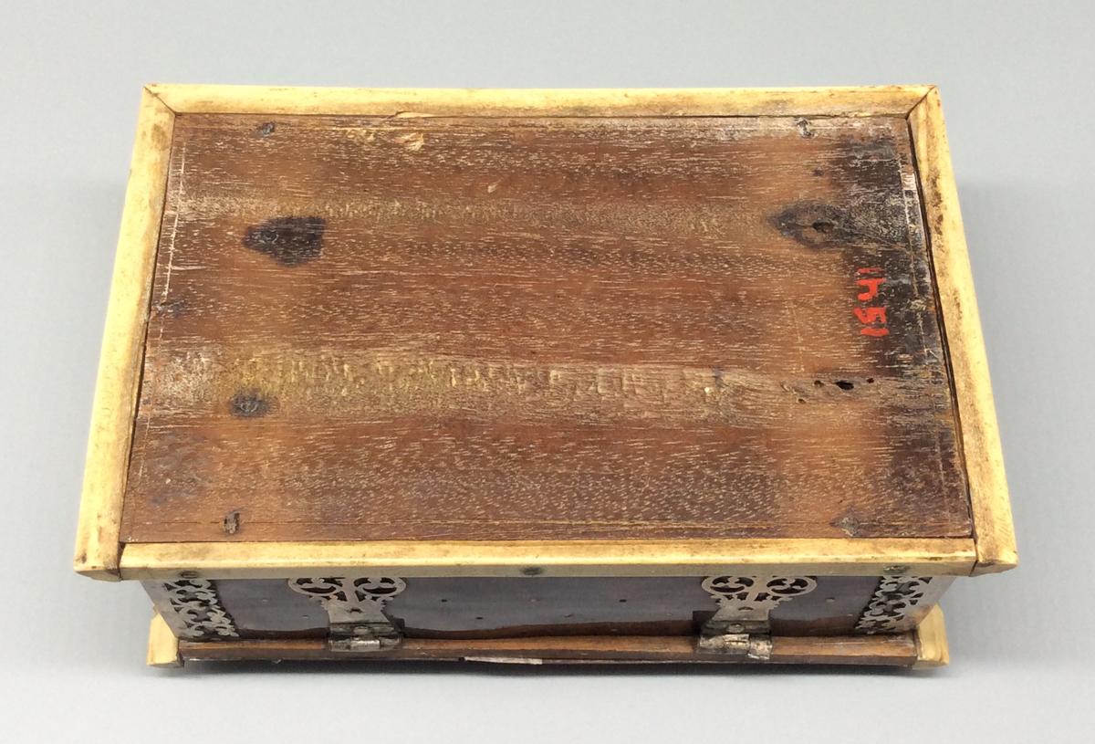 1961.1614 Box, view 6