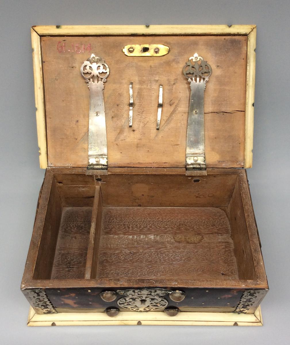 1961.1614 Box, view 7