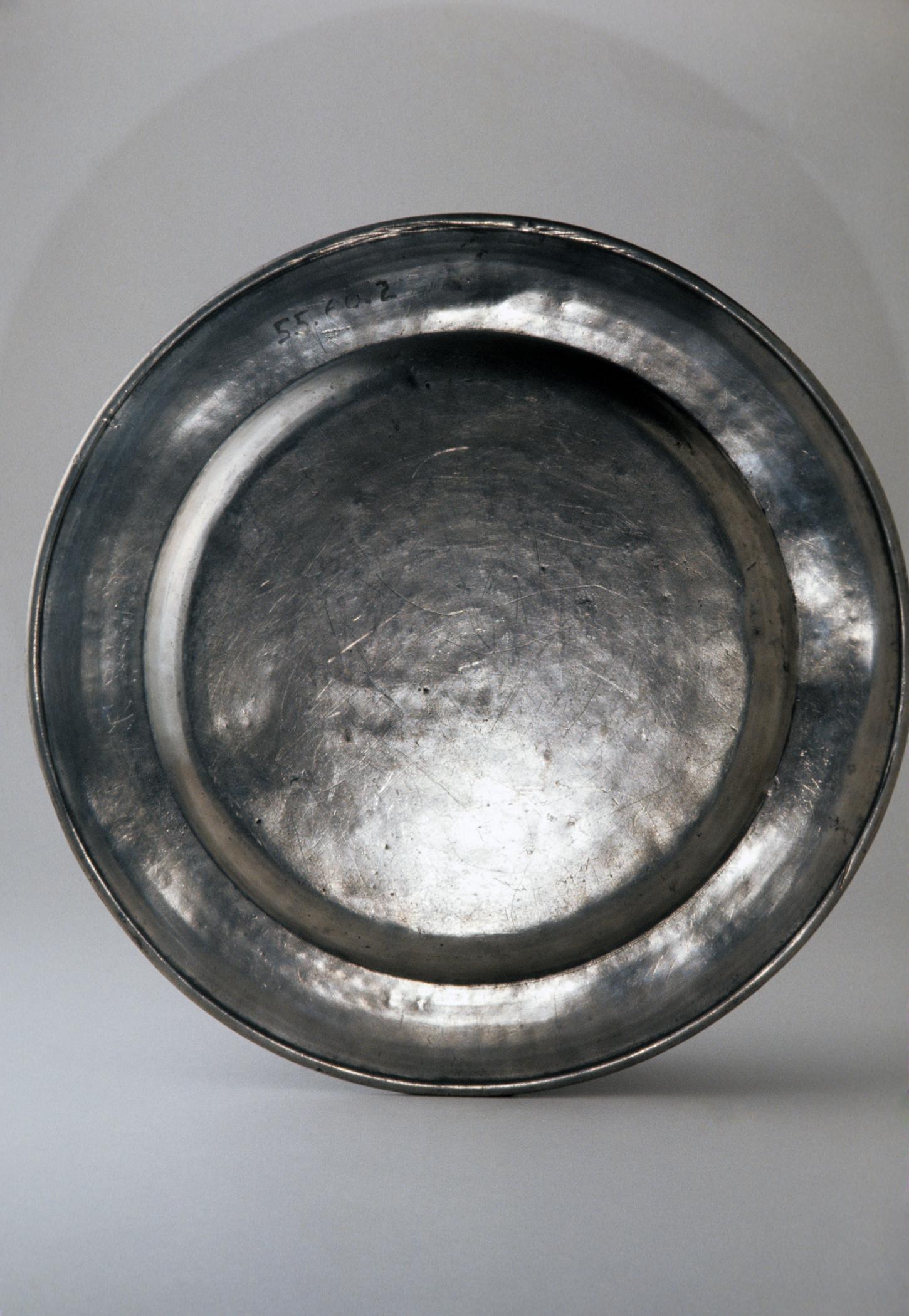 1955.0060.002 Pewter dish