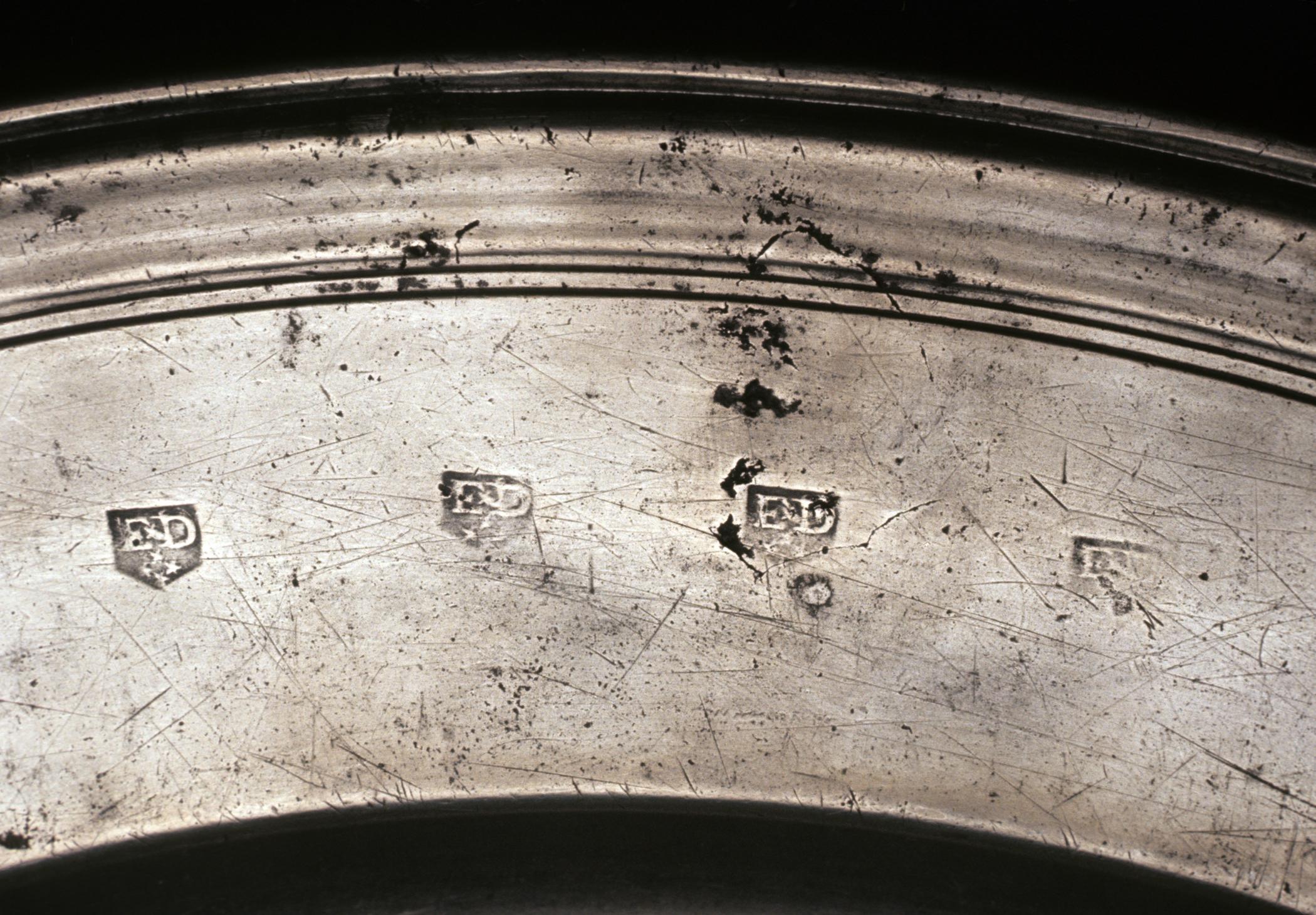 1955.0060.002 Pewter dish (marks)