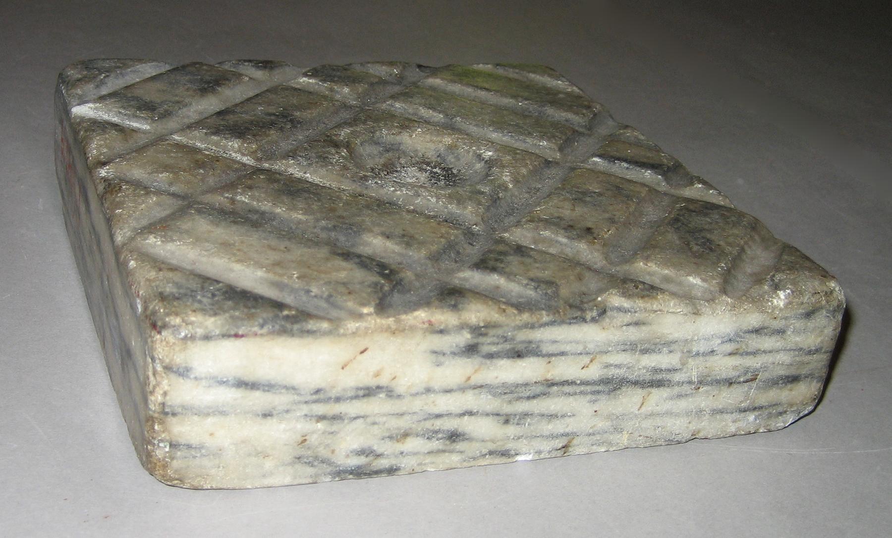 1961.1619.001 Tong stone