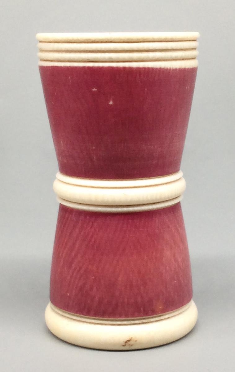 1961.1620.002 Dice cup, view 1