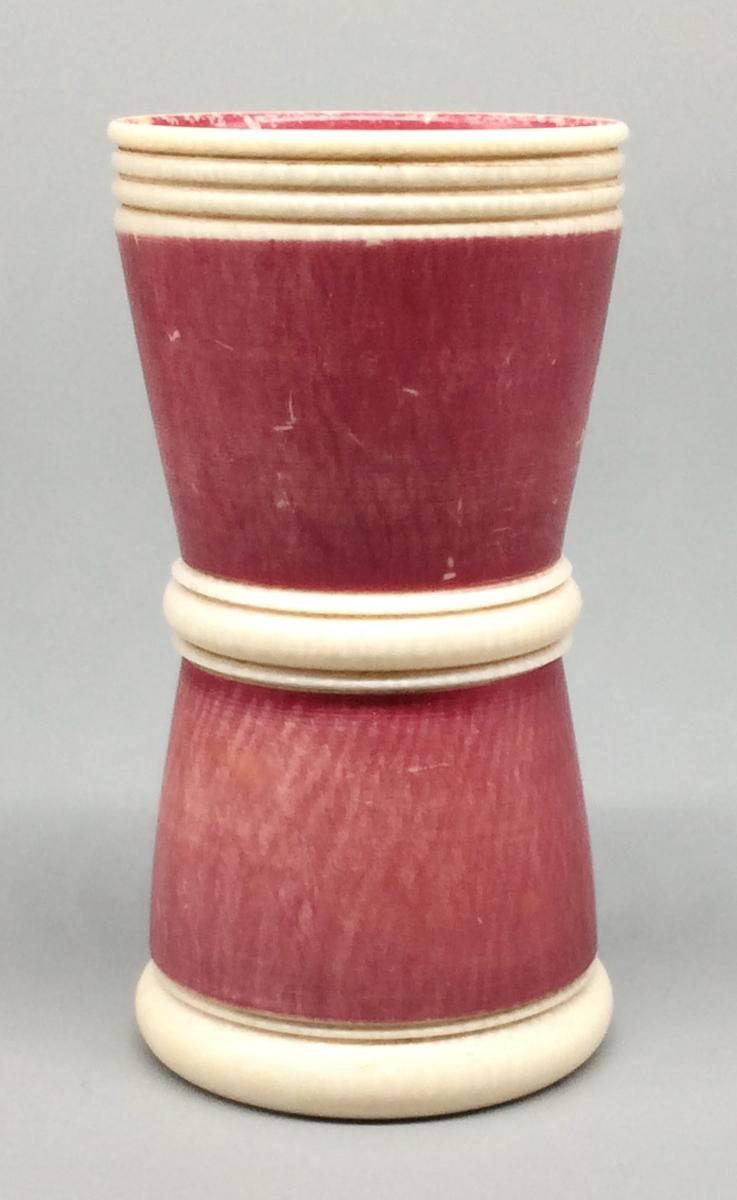 1961.1620.002 Dice cup, view 2