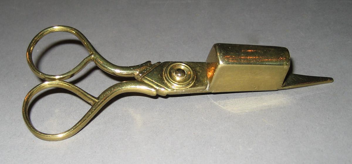 1961.1630 Snuffer