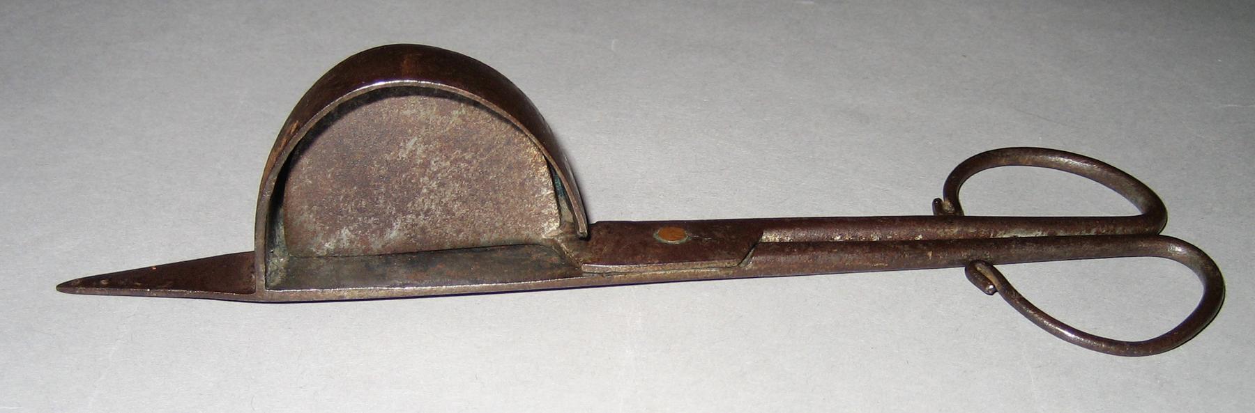 1961.1631 Snuffer