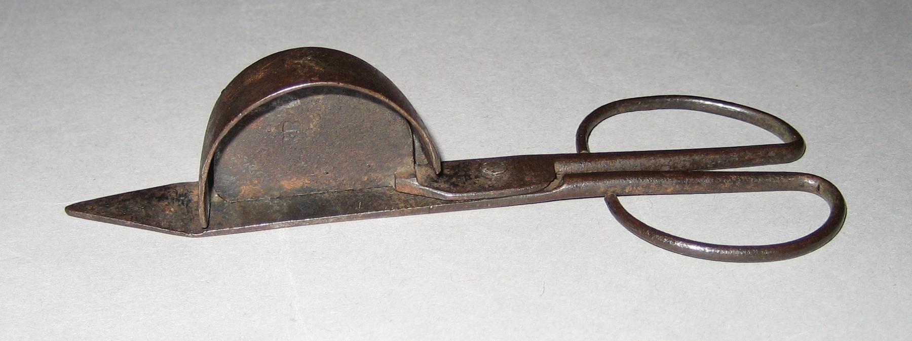 1961.1635 Snuffer