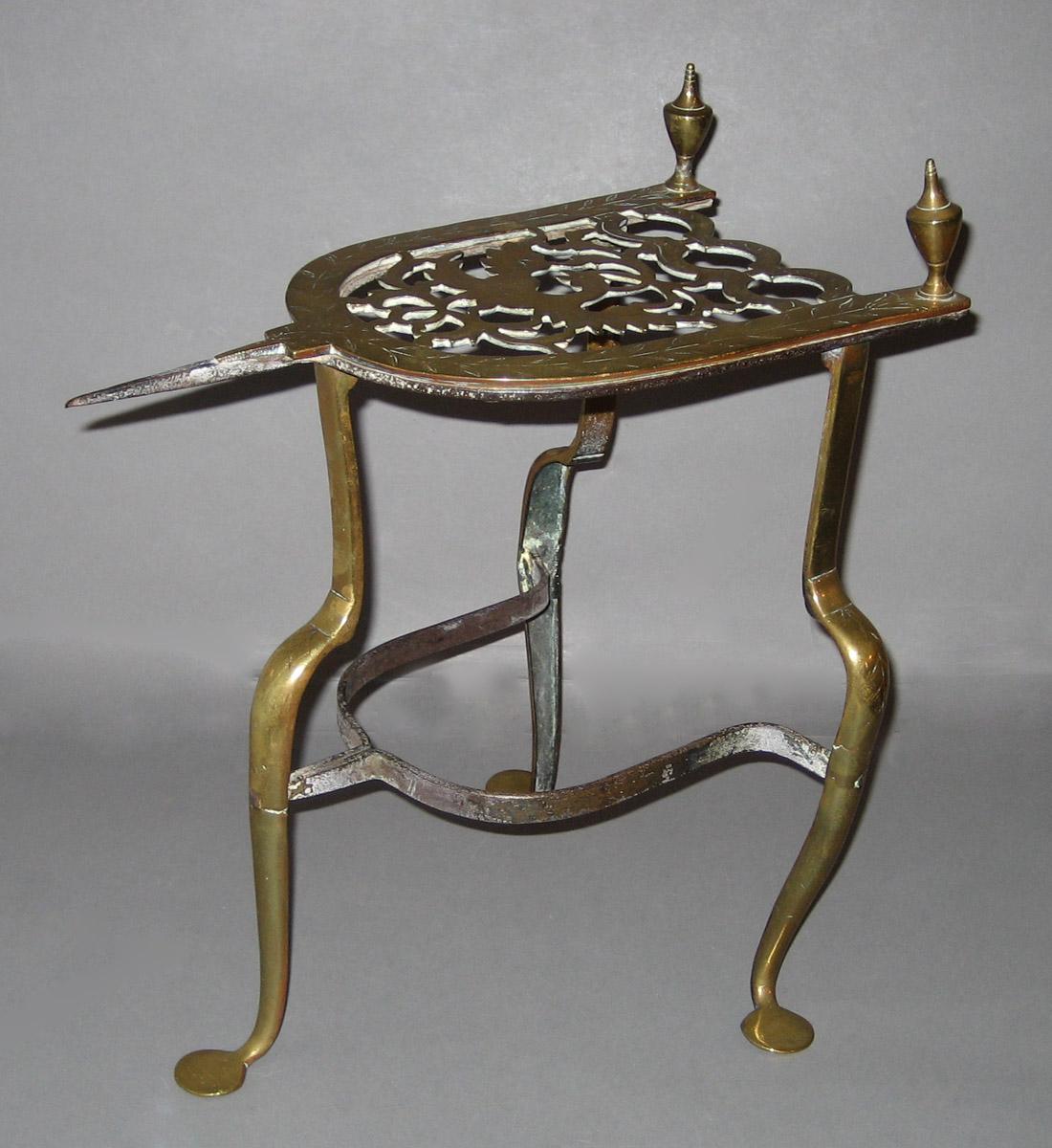 1961.1654 Trivet