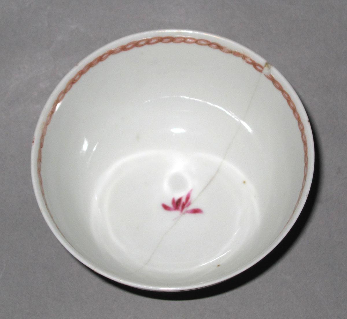 1961.1675 A Porcelain cup top